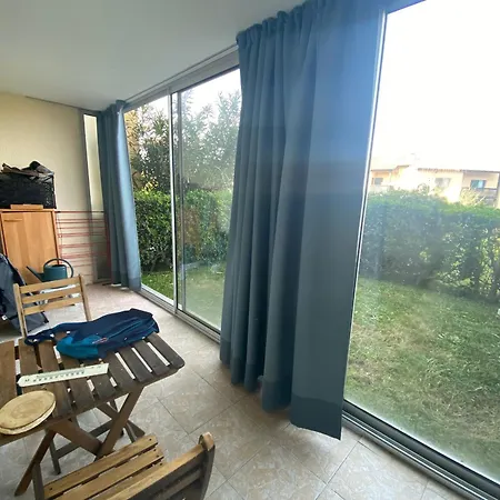 Moderne Proche Avec Jardin A - Fr-1-239-1059