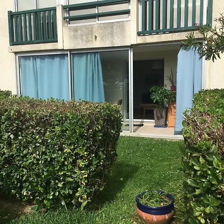 Moderne Proche Avec Jardin A - Fr-1-239-1059